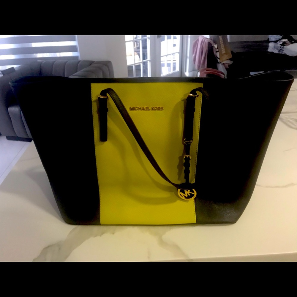 Authentic Michael Kors Jet Set Travel Stripe Tote